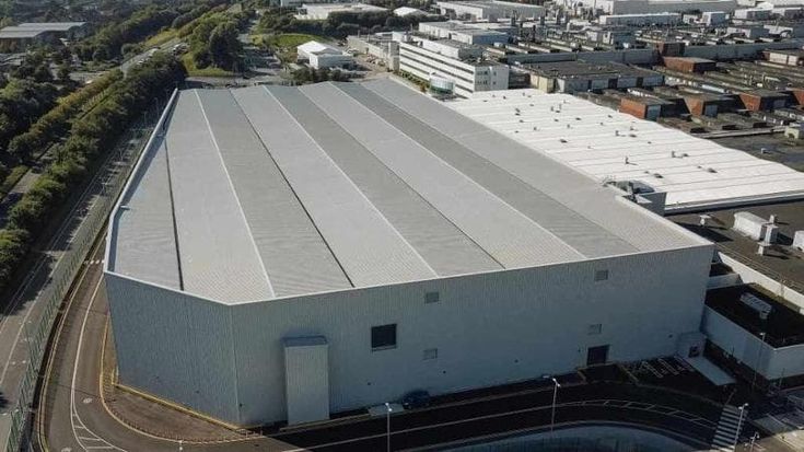 JLR, l’era elettrica avanza: investiti 500 milioni di sterline per trasformare lo storico stabilimento di Halewood