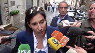 Schlein: "Trump attacca il Papa, ma sono le sue guerre a mettere a rischio l'umanità"