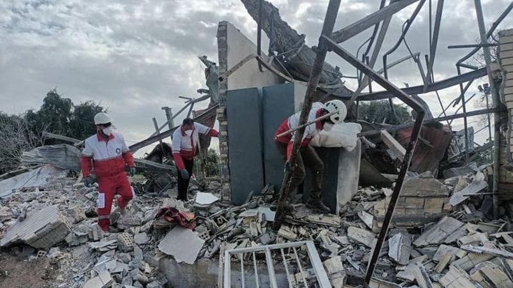 Ospedali e servizi in crisi, sfollamenti e 1.300 vittime. Il costo umanitario della guerra in Iran