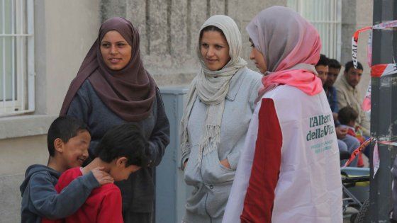 Profughi a Milano: solo rifugiati nei centri, sfratto per tutti gli altri. No del Comune: "Ci ribelliamo"