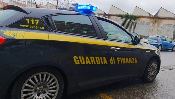 Prestavano soldi agli ambulanti a un tasso di interesse del 240%, otto arrestati. L'accusa usura con il metodo mafioso