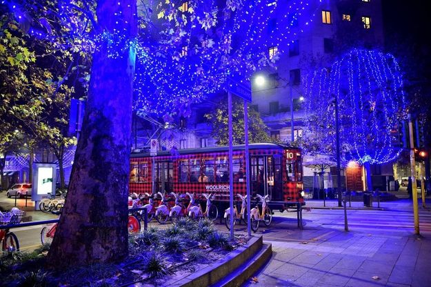 Si accendono le luci di Natale a partire da Corso Sempione: 35 km di strade illuminate