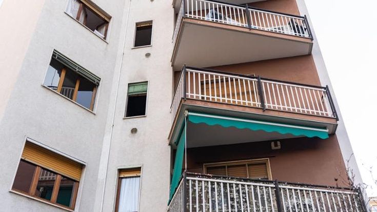 Incendio in appartamento a Bresso, morto il 62enne Francesco Chillico. Grave uno dei suoi fratelli