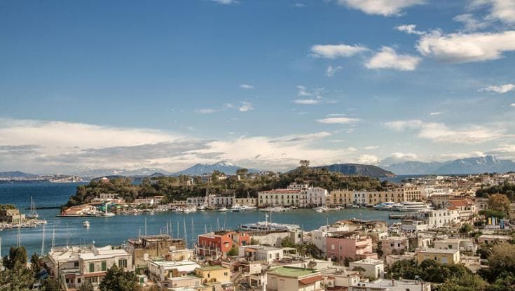 Contro l’overtourism Ischia premia chi fitta casa ai residenti