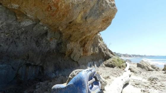 Plastica, tappi e mozziconi. E la spiaggia diventa una discarica