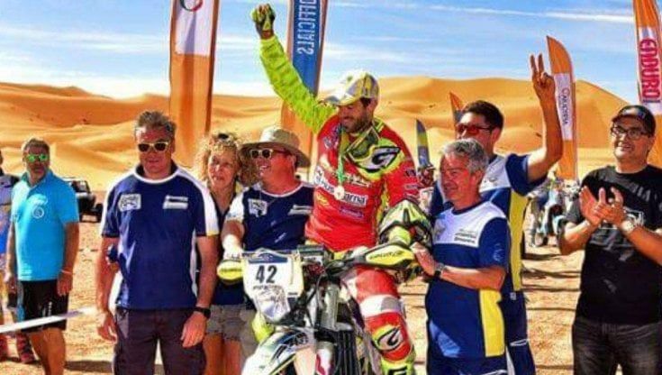Incidente alla Dakar, il pilota ligure si ferma e salva il suo avversario indiano col massaggio cardiaco