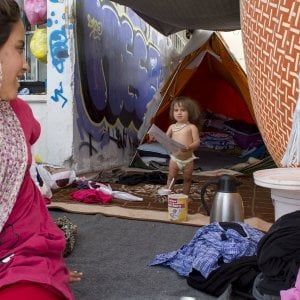 Grecia, bloccati nell’inferno dell’ Elliniko camp