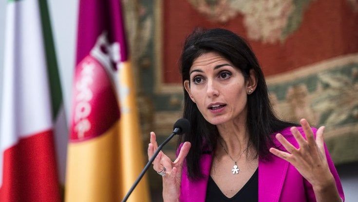 Roma, Raggi: "Sono onesta, se condannata vado avanti. Mi ricandido decisa". Dimissioni comandante vigili? "Avanti anche su questo"