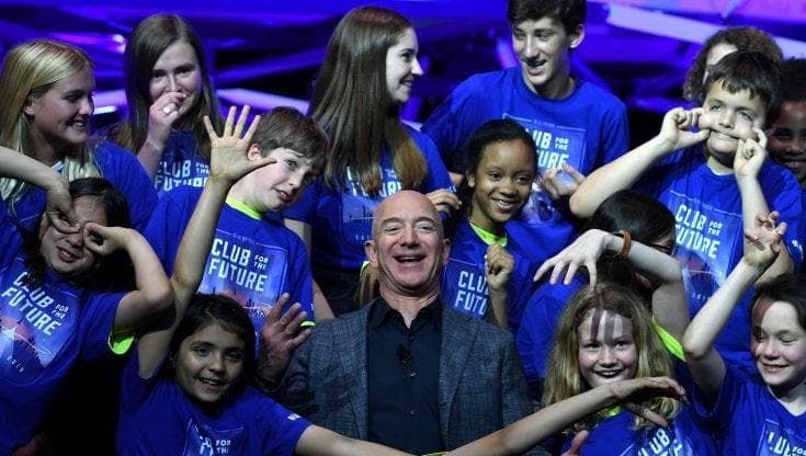 Jeff Bezos, nuovo sorpasso a Elon Musk: torna l’uomo più ricco del mondo