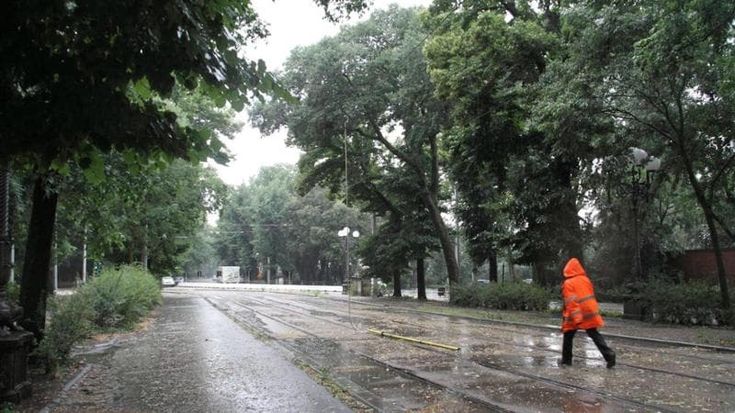 Meteo, allerta arancione. A Firenze chiusi parchi e giardini, in alcuni Comuni anche le scuole
