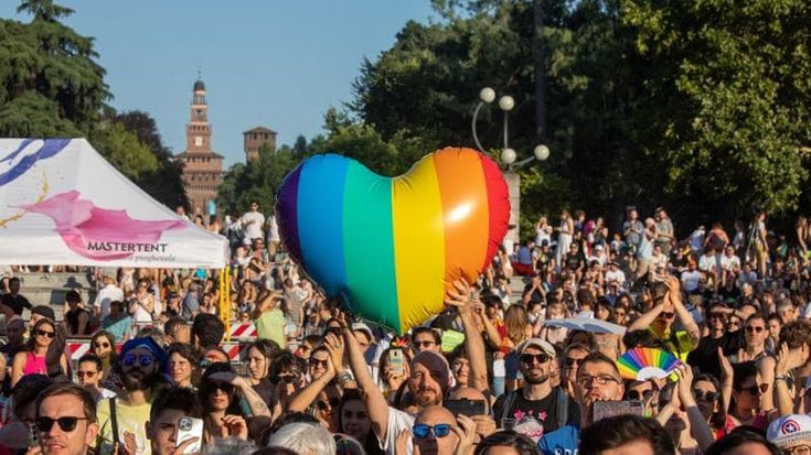 No della Lombardia al Pride di Milano: la Regione nega il patrocinio alla parata dei diritti arcobaleno del 29 giugno