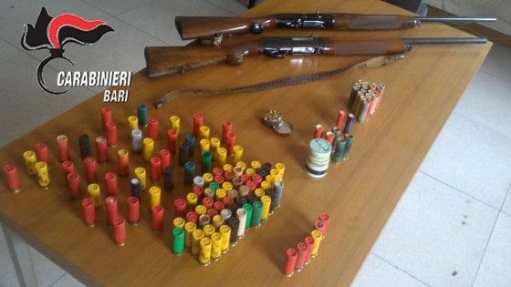 Bari, blitz dei carabinieri dopo il tentato omicidio al San Paolo: sequestrati due fucili e munizioni