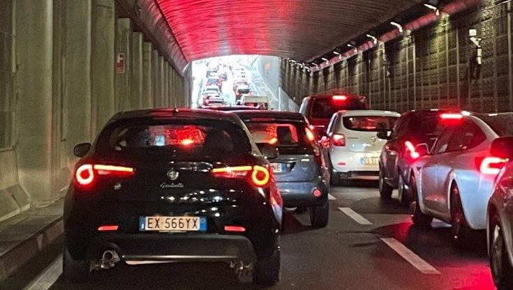 Salone del Libro, quartiere in tilt per il traffico, bloccato anche Verdone