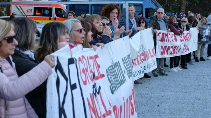 Depositi Chimici e linea merci al Campasso, due cortei, 2.500 in piazza