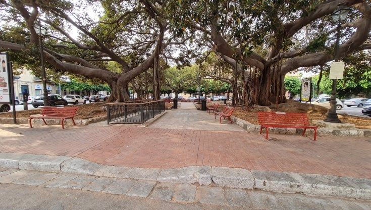 Stop alla gestione del giardino pubblico: "Lo facevamo per il bene della città ma la Rap non ritira i rifiuti"
