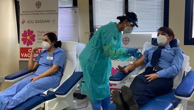 Vaccini, ecco perché una dose non basta e serve la seconda