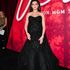 Anne Hathaway sul red carpet con il pancione. “Per il resto dell’anno chiudo con il lavoro”