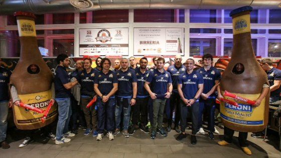 Rugby, azzurri verso la Scozia tra un brindisi e tanti sorrisi