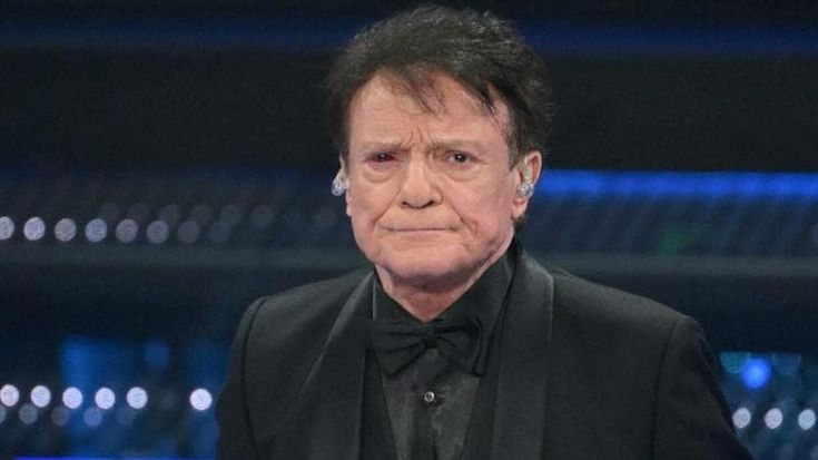 Un occhio rosso per Massimo Ranieri. L'oftalmologo, “Emorragia sottocongiuntivale”