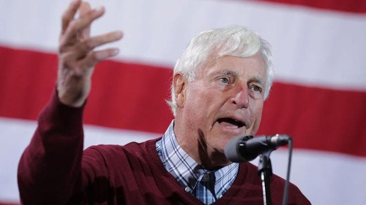 Bobby Knight, è morto il coach leggendario del basket universitario americano. Una vita al limite tra successi e gaffe