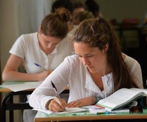 Maturit&agrave;, il giorno del "quizzone"<br />Nel Lazio 48mila studenti sui banchi