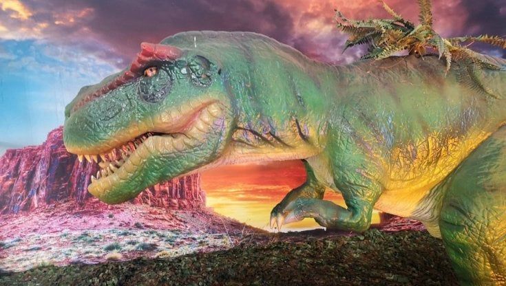 Bari, dinosauri interattivi in mostra alla Fiera del Levante: viaggio fra i giganti della preistoria 