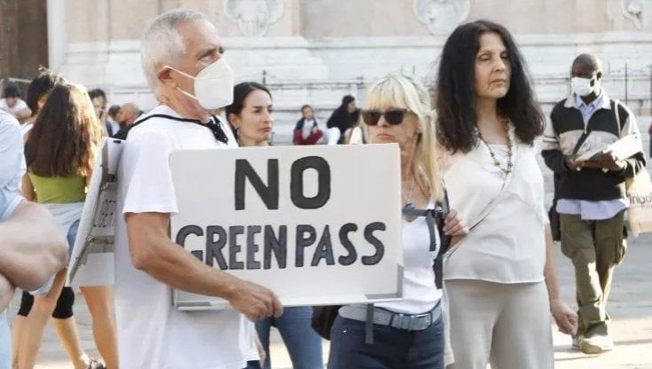 Covid, prima sconfitta per i ‘no Green Pass’. Il giudice: inammissibile il ricorso di una associazione di consumatori