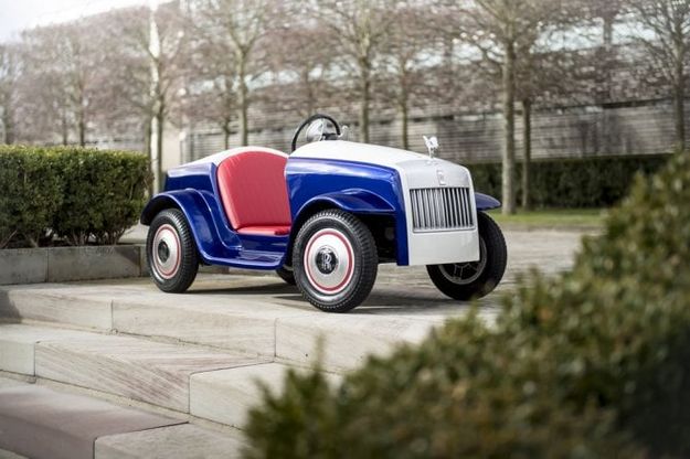 Una Rolls-Royce in miniatura per i pazienti dell'ospedale pediatrico
