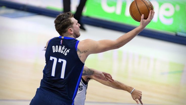 Basket, Nba: Doncic si carica sulle spalle Dallas, a segno anche Memphis
