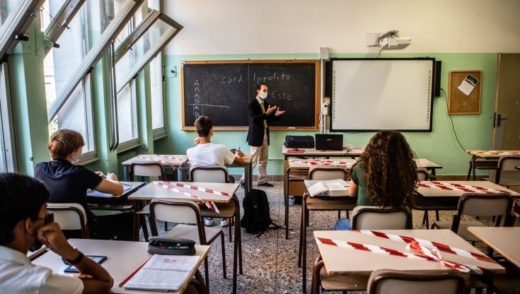 Scuola, dal Green Pass alla doppia campanella, alla palestra e alle mense: così si tornerà in classe