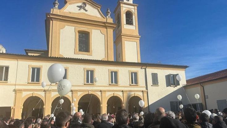 L’addio a Luca Perazzini e Cristian Gualdi, gli alpinisti morti sul Gran Sasso: “Ora sono insieme”