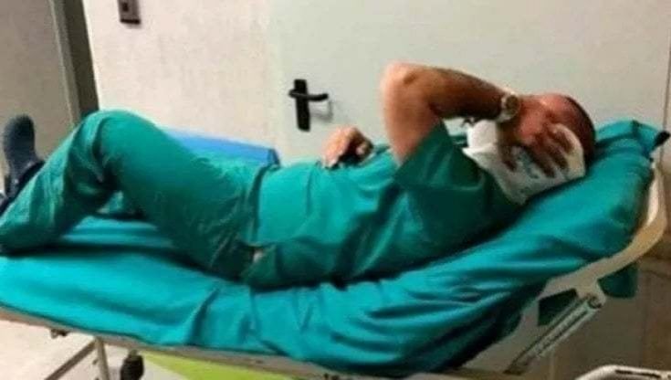 Giugliano, medico aggredito da un 20enne: "Mi è saltato addosso e mi ha dato 4 pugni"