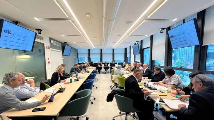 Contratto sanità, rinnovo per infermieri e impiegati: aumenti oltre i 209 euro, arretrati per 1.200