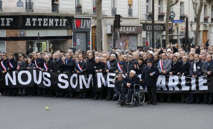 Strage Parigi, i musulmani in piazza
