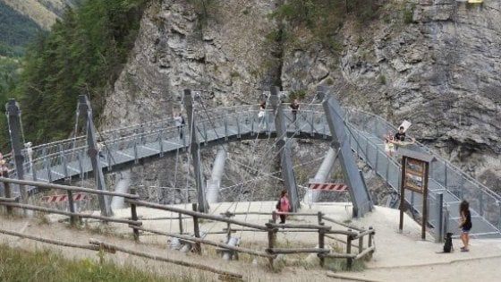 Aosta, torinese cade da 12 metri al Parco Avventura