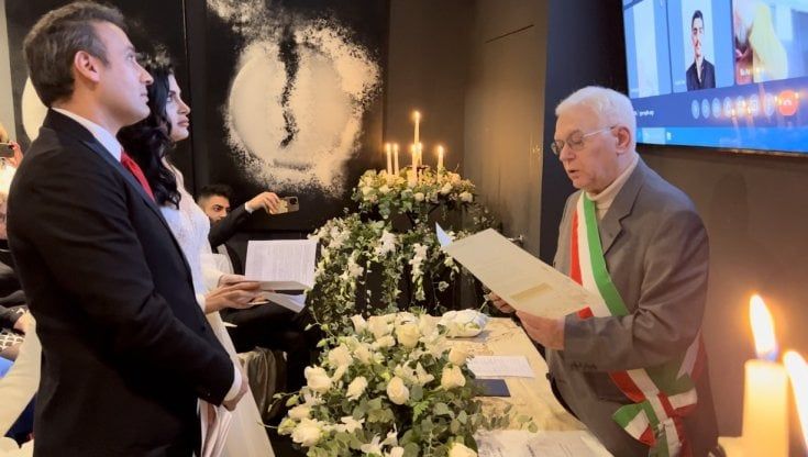 Genova, il prete sposa due iraniani musulmani: "Un messaggio di civiltà"