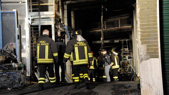 Sesto San Giovanni, l'incendio che ha distrutto il supermercato: fermata donna di 68 anni