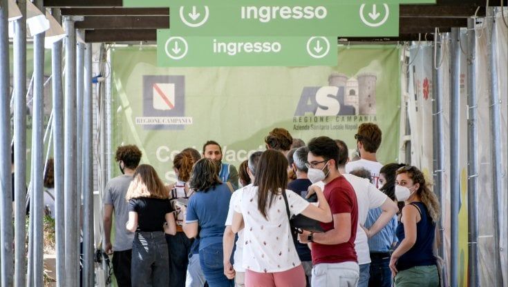 Covid: in una settimana positivi aumentati del 14,3 per cento