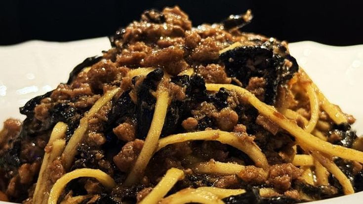 I tagliolini al ragù d’agnello nel ristorante che sa di mare