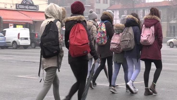 Lecce, studentessa aggredita da due coetanee per strada: ammonite le ragazze di 13 e 14 anni