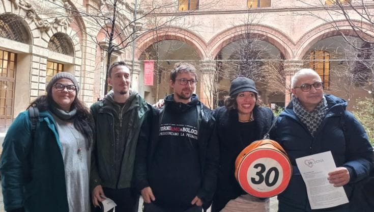 Il comitato che ha lanciato Bologna Città 30: “Guai ad arretrare su un obbiettivo di civiltà”