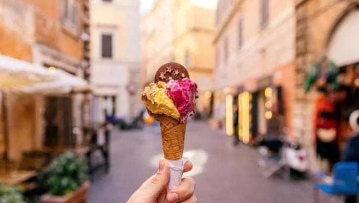 Benedetta Parodi: un gelato in pigiama sa di estate e libertà