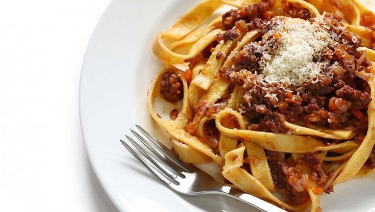 Ecco la nuova ricetta ufficiale del ragù bolognese: valgono anche il misto macinato e il brodo di dado. "Qualcuno inorridirà"