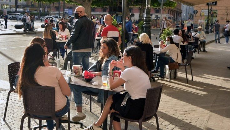 I tavoli all'aperto restano "facili" ma da aprile si pagherà la tassa