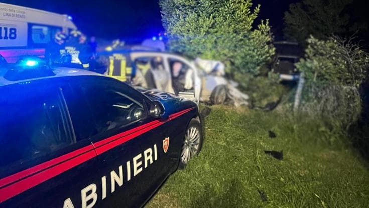 San Matteo della Decima, fuggono dai controlli e travolgono l’auto di una coppia: morto il marito