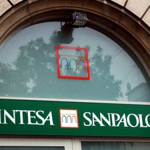 Intesa Sanpaolo abbandona il duale per guardare all'Europa
