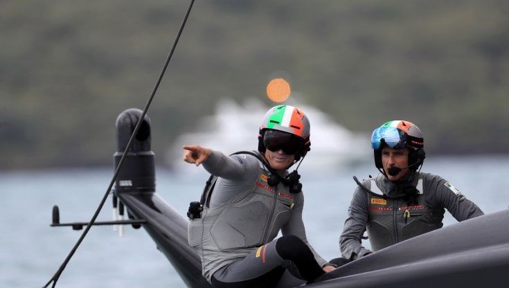 Prada Cup, Luna Rossa come Valentino Rossi e Marquez: per l'equipaggio gli stessi caschi e giubbotti dei campioni delle moto 