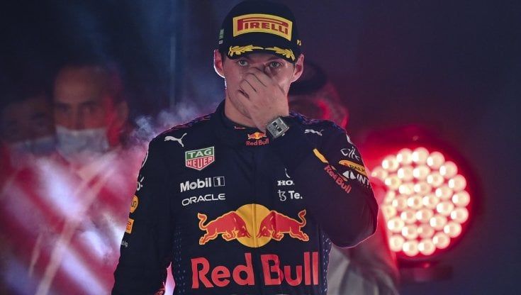 F1, il Telegraph attacca Verstappen: "Guida come se preferisse andare a sbattere, piuttosto che perdere"
