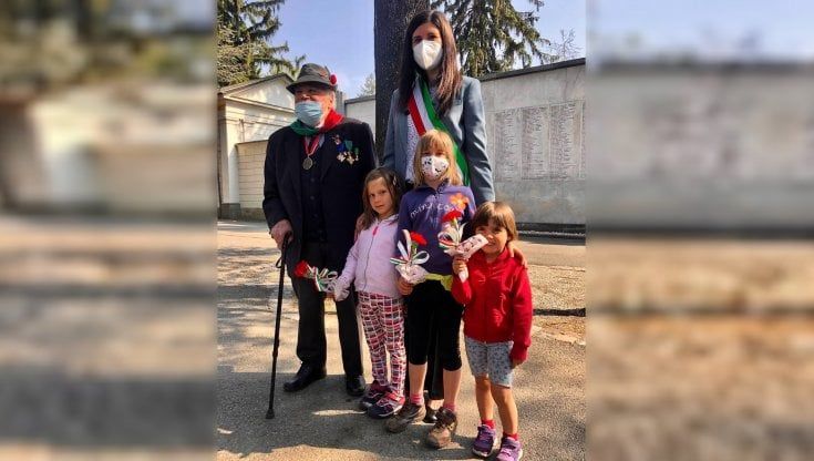 Il partigiano e la bambina, lui 97 anni lei 5: "Così le ho raccontato la mia lotta per la libertà"