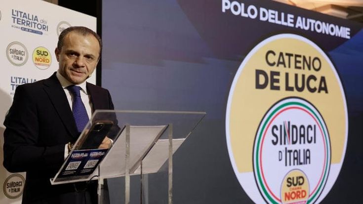 ‘Sud Chiama Nord’ unveils its logo. Cateno De Luca: “We are open to fielding Renzo Bossi as a candidate”